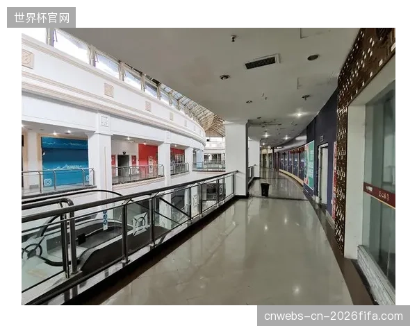 淄博华润万象汇在三楼辟出4000平米运动街区，以体育元素集聚品牌，有效切分了区域商业客流